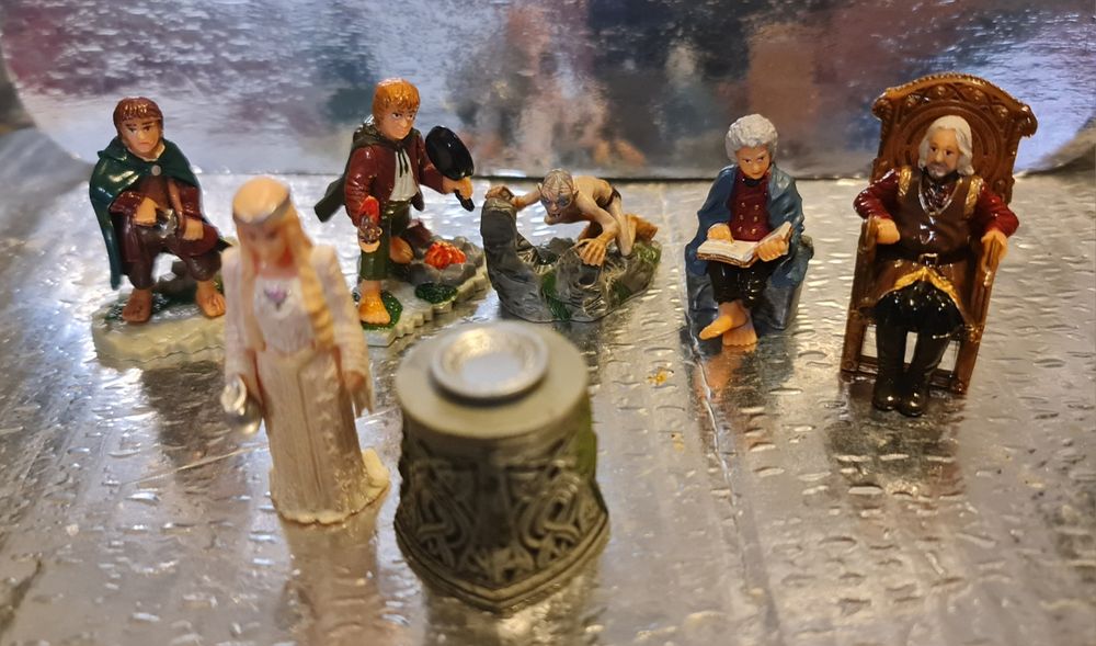 Лот екшън фигури ВЛАСТЕЛИНА НА Пръстените  NLP,Inc.