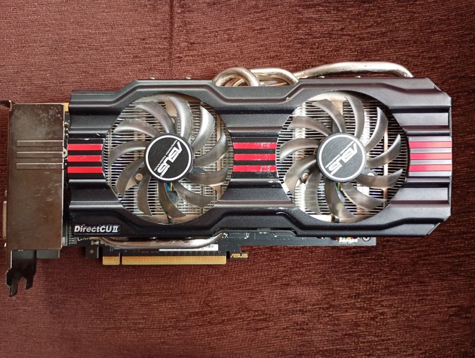 Vând placa video Asus 4 GB ddr5