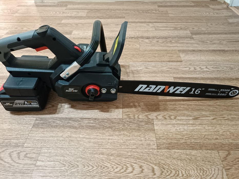 Продам аккумуляторную пилу.