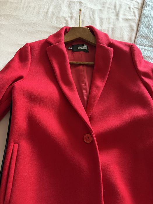 Червено вълнено палто LOVE MOSCHINO