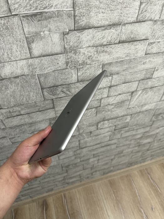 Ofertă iPad Gen 5 128GB A1823 WI-FI