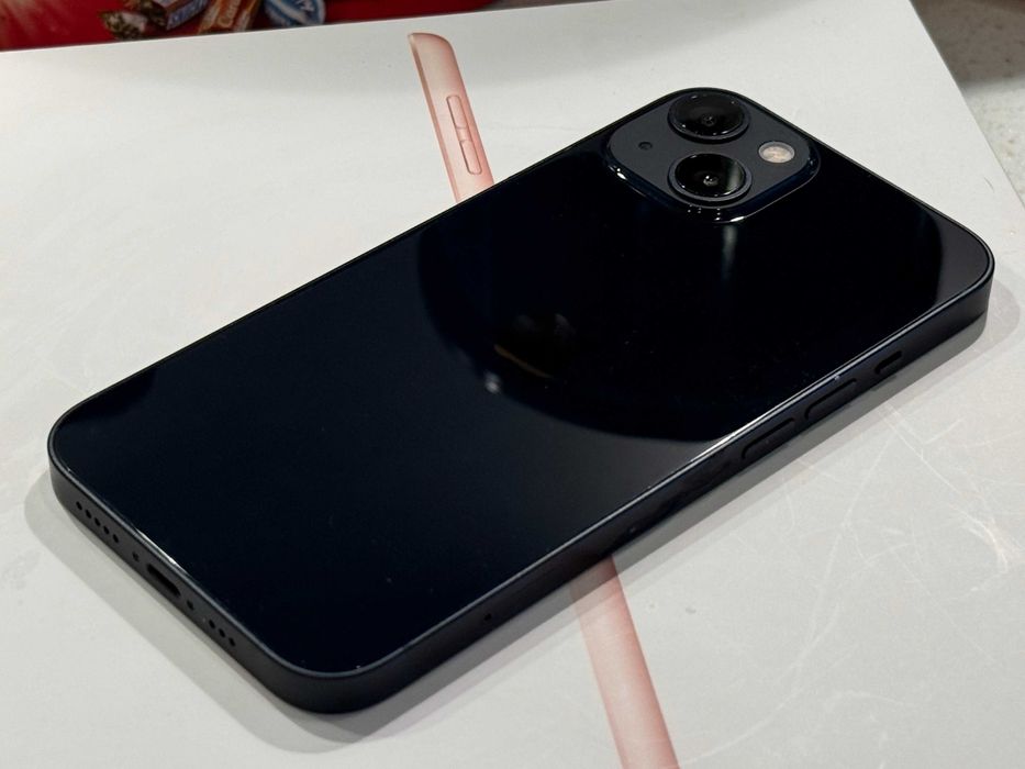 iPhone 13 128GB Black - Отличен, 100% Батерия!