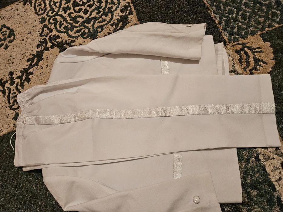 Продается костюм на 3-6лет