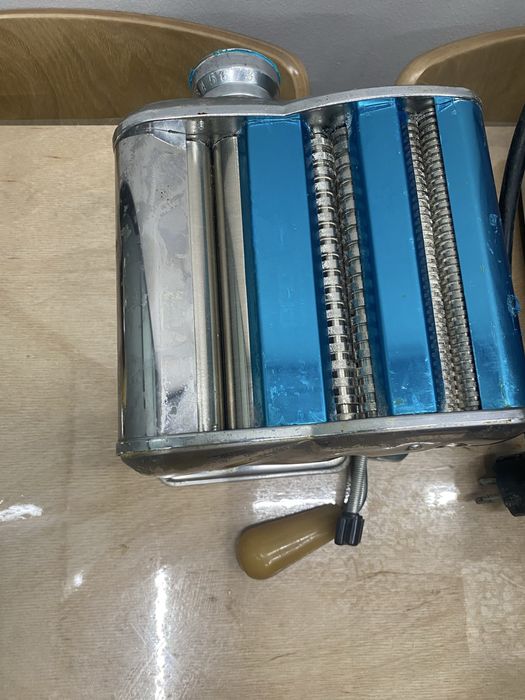 Продам фритюрницу и лапшерезку