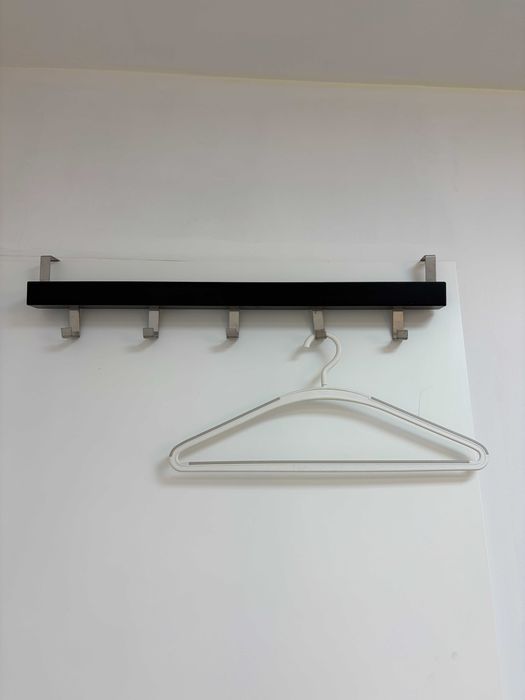 Cuier de perete cu 5 carlige metalice