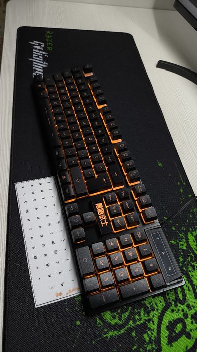 В продаже игровая механическая клавиатура