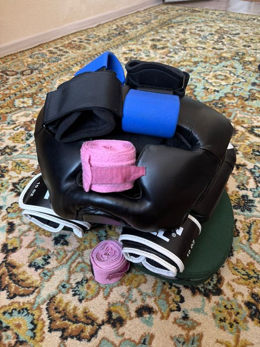 Перчатки.шлем.лапа.бинт.Памогател на запястье