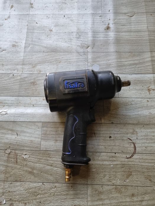 Pistol pneumatic de impact