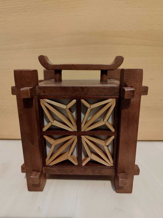 lampa stil japonez lucrata manual din lemn mahon