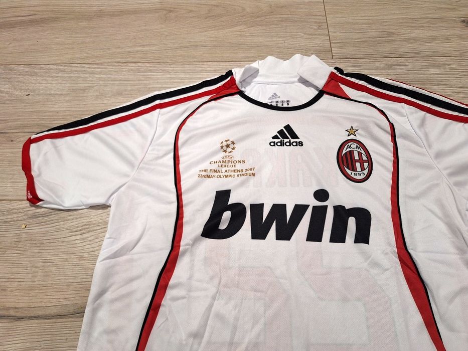 Футболна фланелка на Милан #Кака#22#ретро модел сезон 2006/2007!