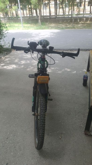 Velosaped sportivniy