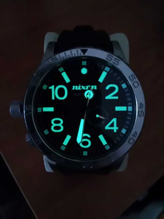 Дайвър Nixon часовник