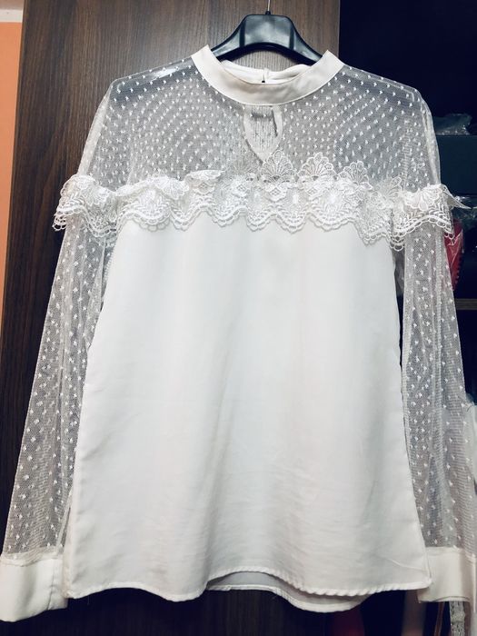 Bluza cu dantela