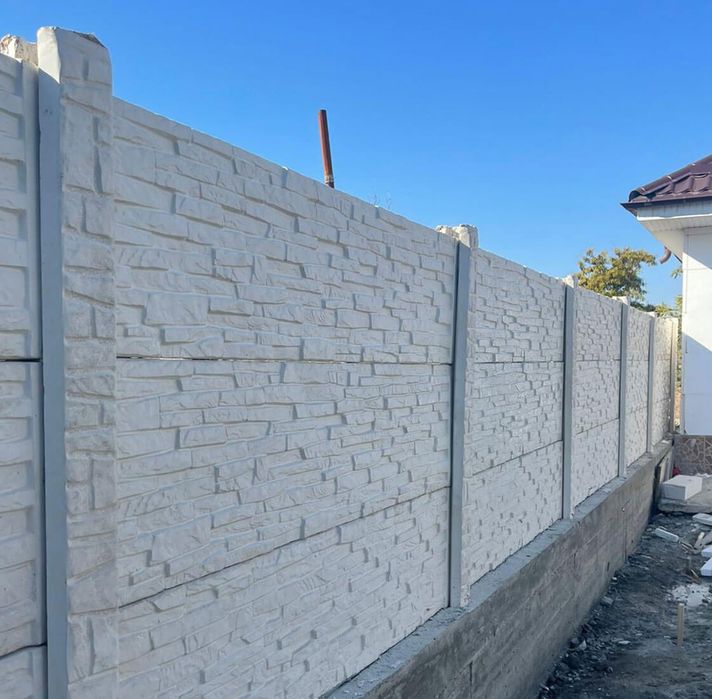 Vând garduri și porți din placi de beton