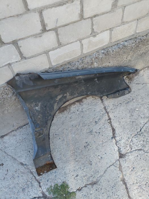 Продам крыло левое Карина Е