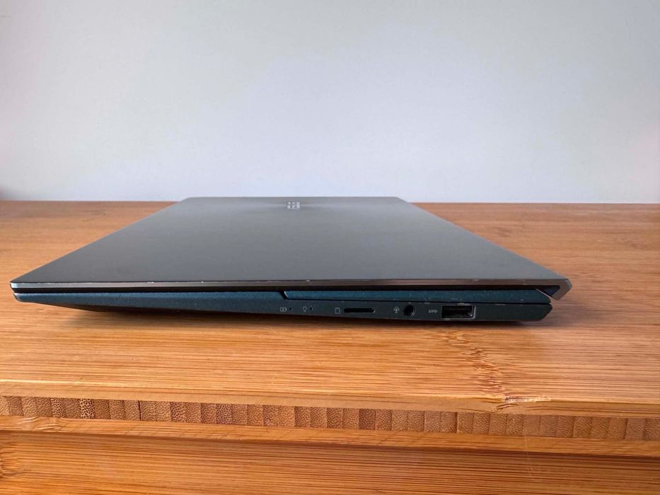 Продавам лаптоп Asus ZenBook UX482EAR - 530 €