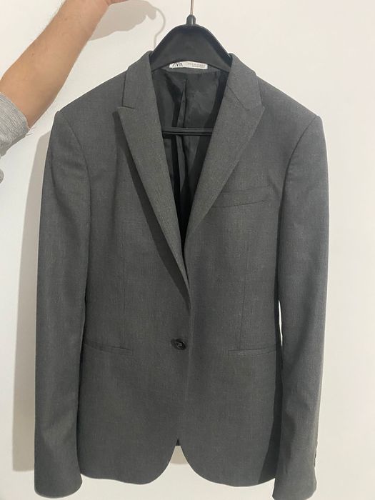 Vând costum de la Zara