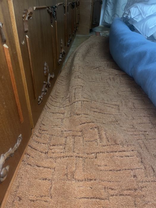 Mocheta portocalie 2,5x4m in stare buna