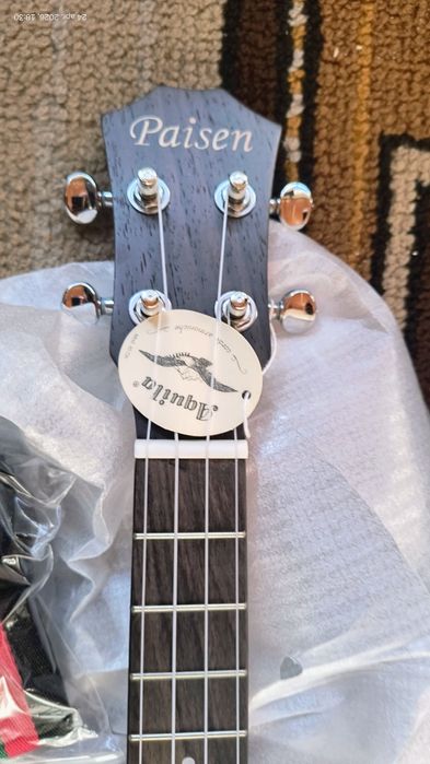 Ukulele paisen noua cu accesorii