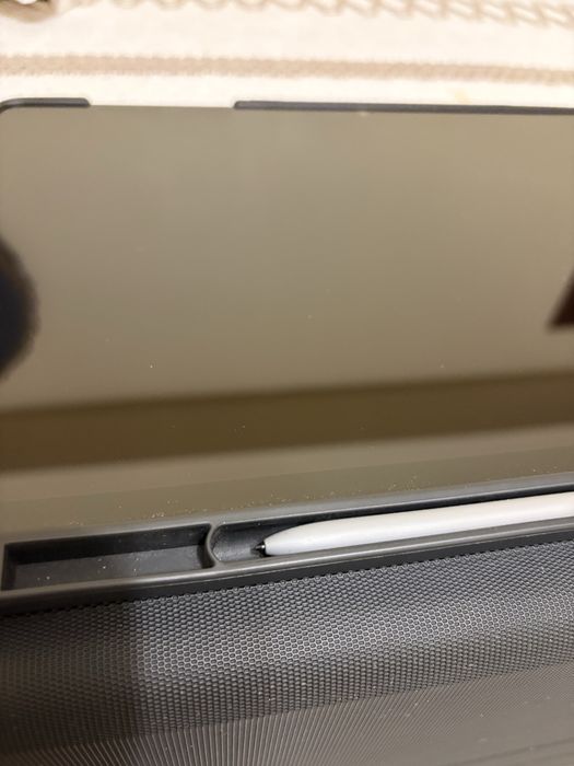 Tableta Samsung Galaxy Tab S9 FE+ și husă de protectie