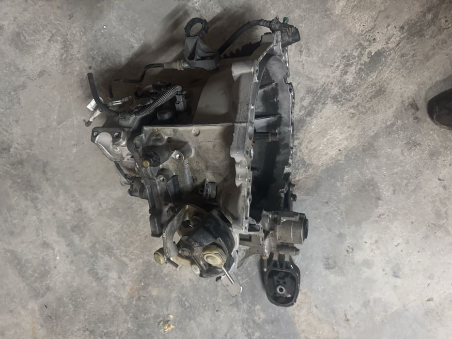 Скоростна кутия Пежо 208 опел корса ф 1.2 бензин corsa f 1,2 petrol