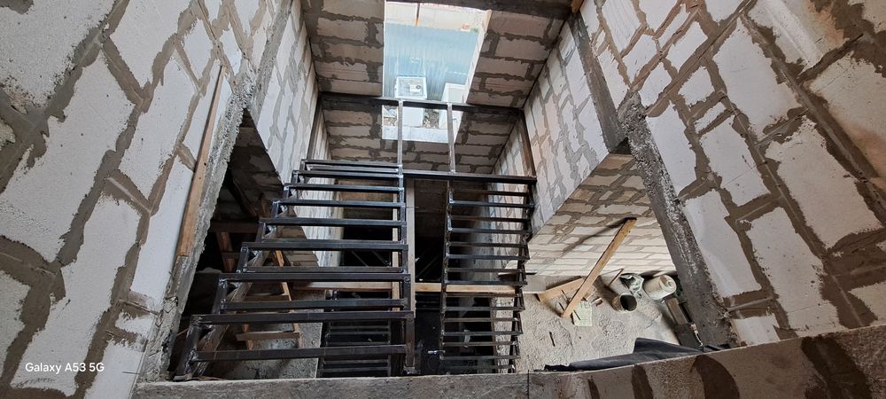 Лестница из металла