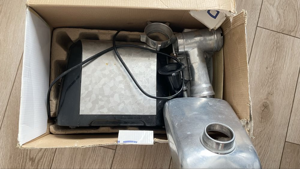 Продам мясорубку polaris срочно