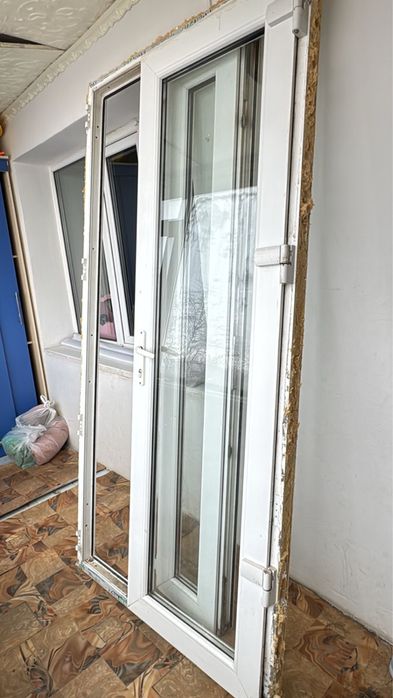 Продам пластиковый дверь