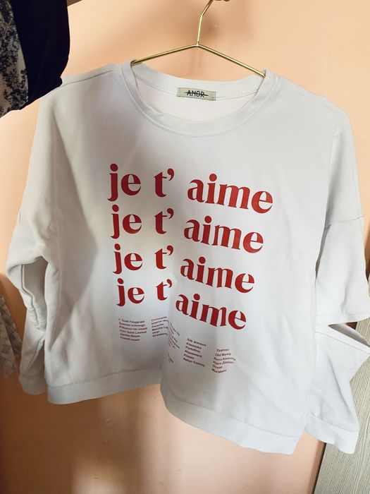 Худи Amor с открытыми локтями.