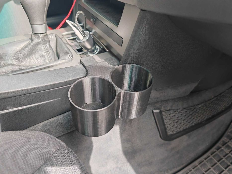 BMW E60 Поставка за чаши