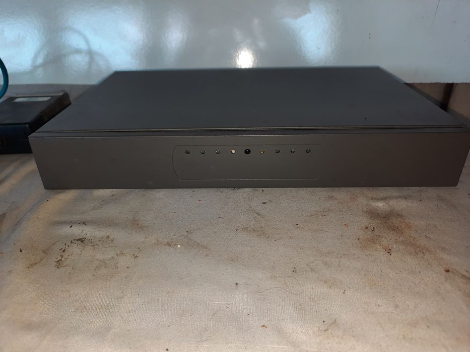 DVR устройство марка HIK VISION модел DS-7204HVI-S/M