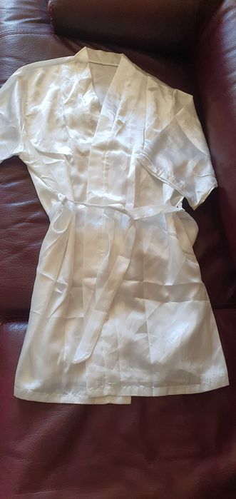 Булчински комплект: Сатенен халат L+ Пантофи + Бяла ластик за коса