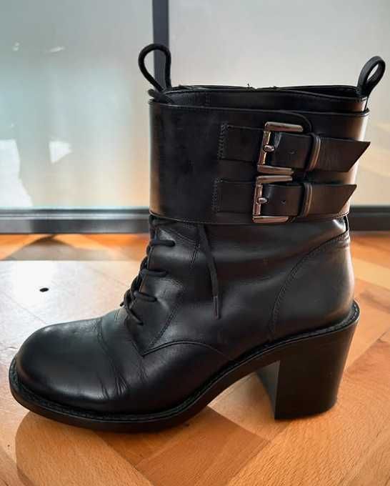 Кожени черни боти Zara