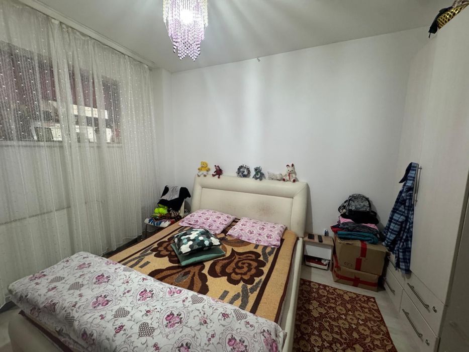 Vand Garsoniera la demisol