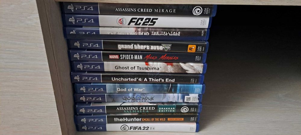 Vand playstation 4 slim si 12 jocuri