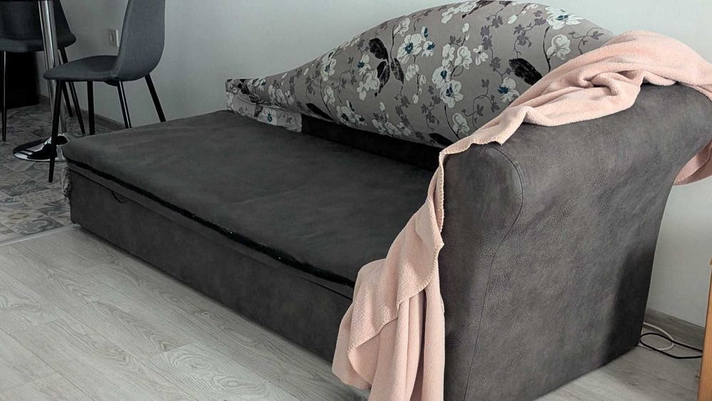 Подарявам разтегателен диван