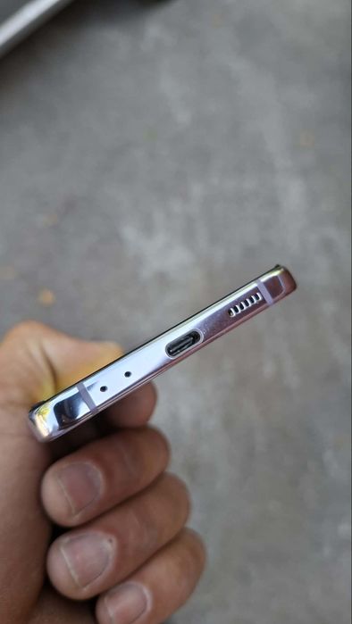 Samsung flip 4 работещ за части.