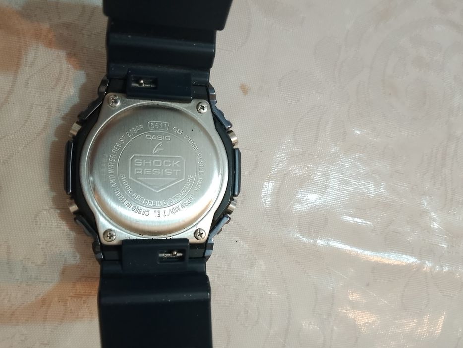 Продам срочно часы оригинал Casio G‑Shock GM‑2100