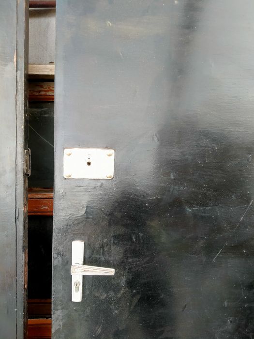 Железная входная дверь б/у