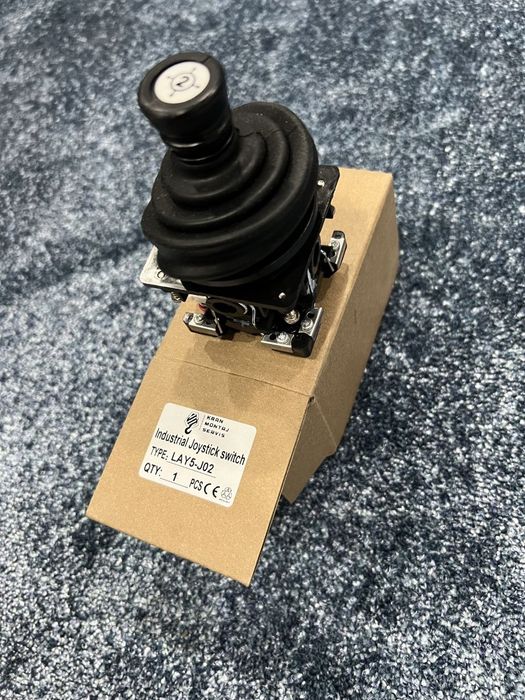 COB и XAC пульты, кнопочные выключатели и джойстики — новые, в наличии