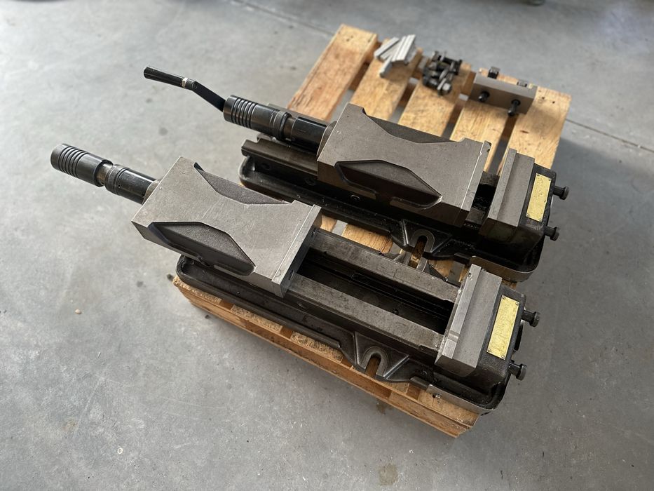 2бр Хидравлично менгеме 160мм на 265мм CNC ЦПУ фреза обработващ център