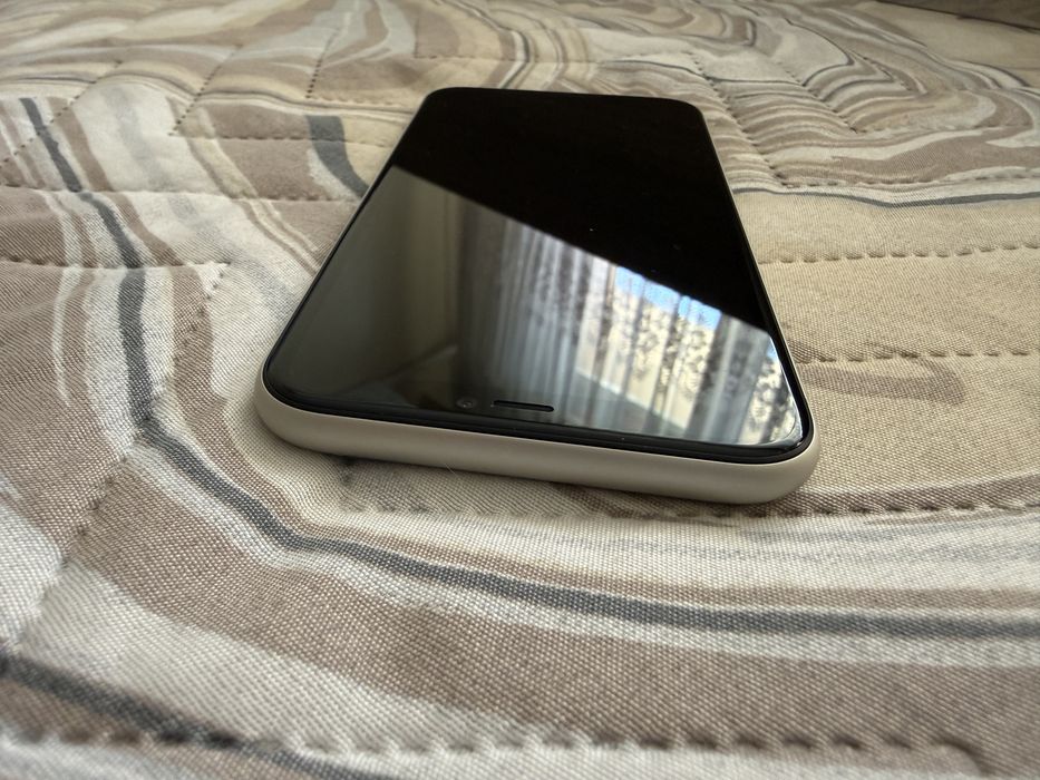 iPhone 11 64GB White