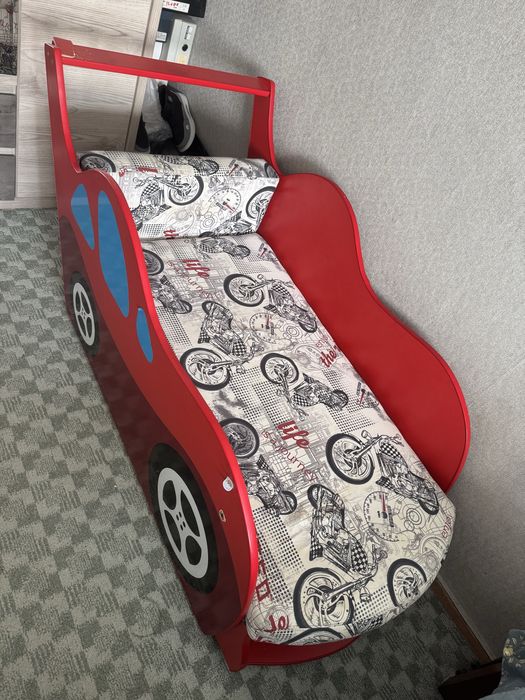 Кровать детская (машинка)