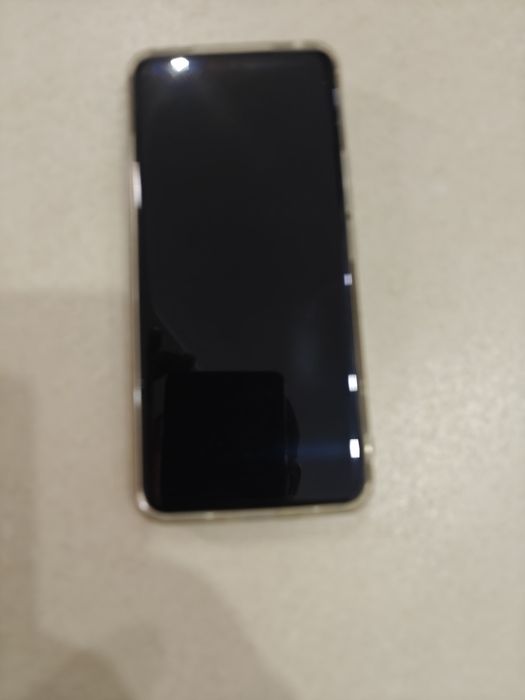 honor 90 arata foarte bine fara zgarieturi  12gb 512