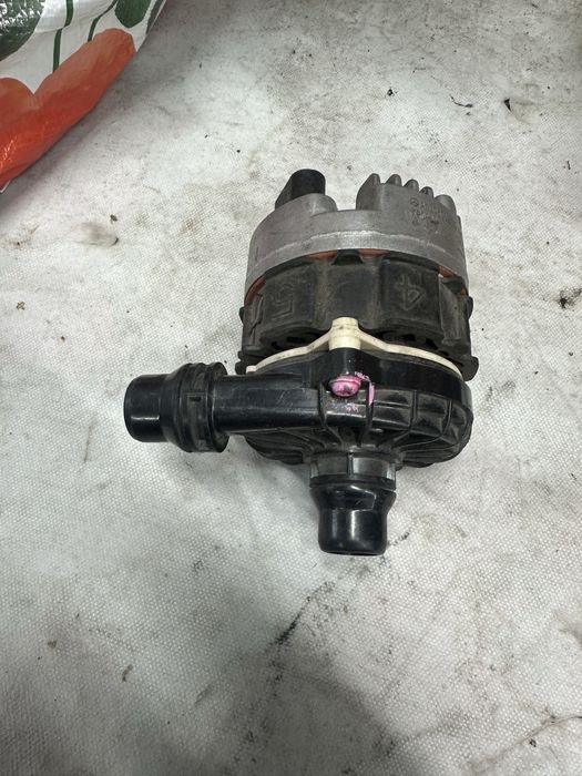 Pompă recirculare apă mercedes.