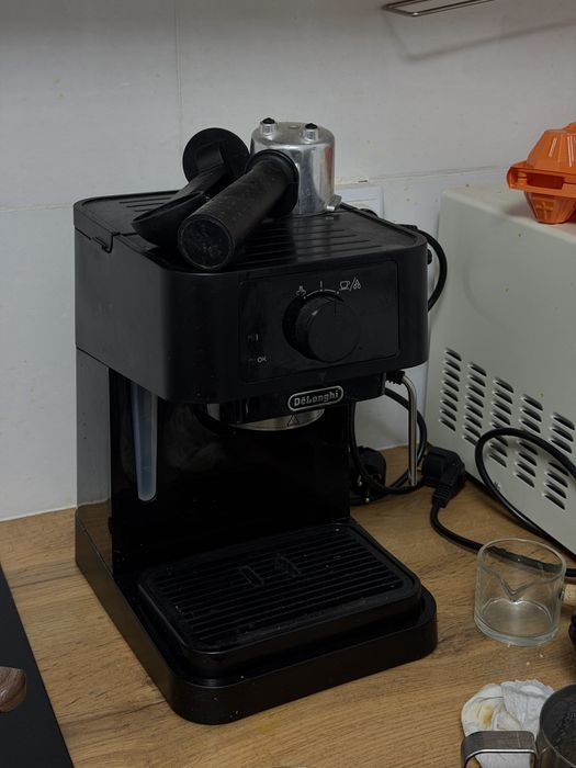 продам срочно кофемашину delonghi