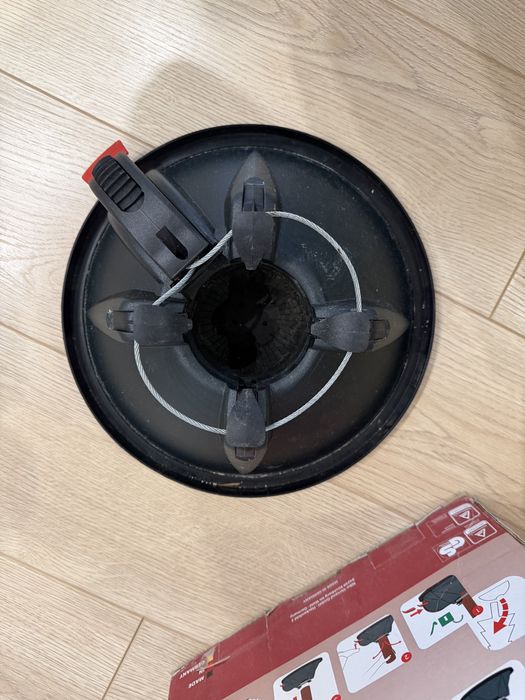 Продавам стойка за коледно дърво Klick Fix