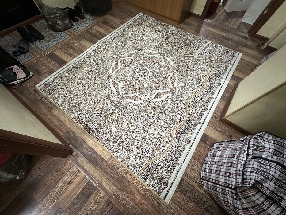 Продам Персидский ковер 2х2.2 в отличном состоянии