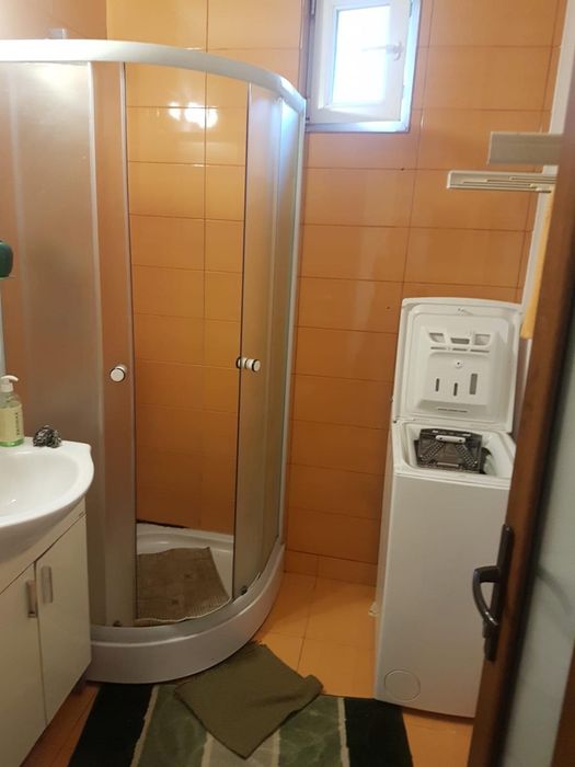 Apartament 3 camere zona 1 mai vizavi de biserica Sf Ion