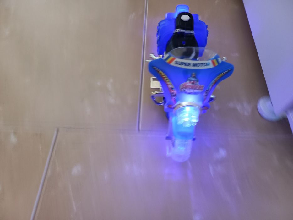 Jucarie motocicleta,cu bateri.Pret.30 lei.